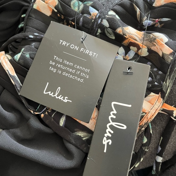 Lulu’s Black Floral Pleated Maxi - Picture 4 of 9